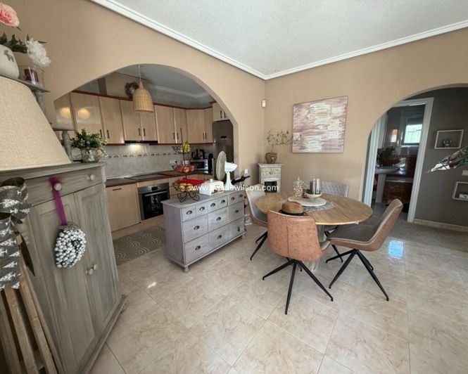 Image No.19-3 Bed Villa for sale