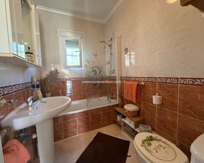 Image No.27-3 Bed Villa for sale