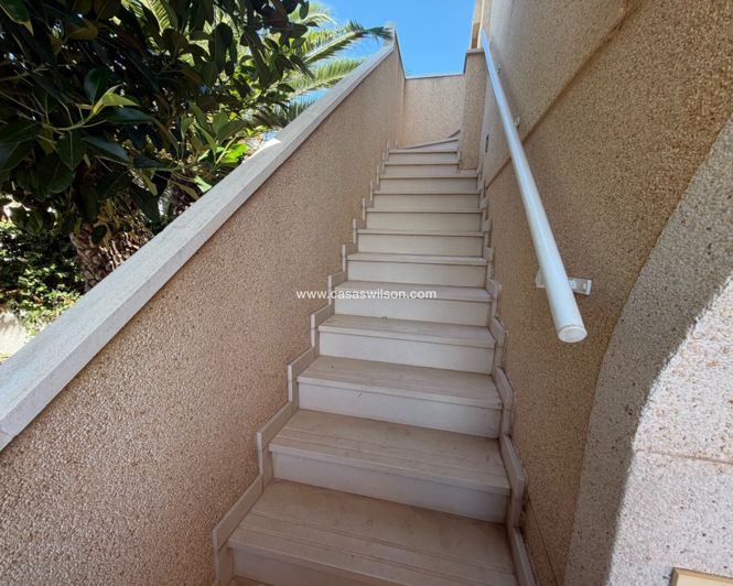 Image No.28-3 Bed Villa for sale
