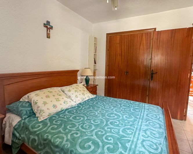 Image No.16-2 Bed Townhouse for sale
