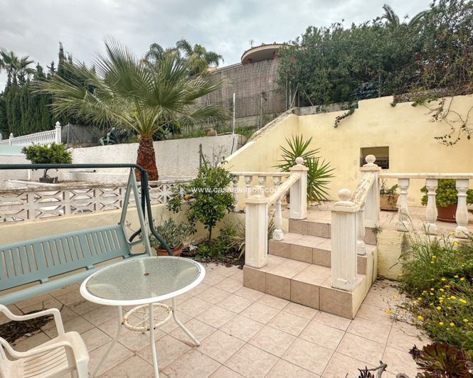 Image No.18-2 Bed Townhouse for sale