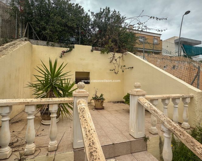 Image No.21-2 Bed Townhouse for sale
