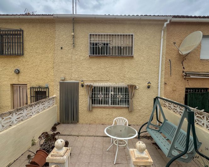 Image No.26-2 Bed Townhouse for sale