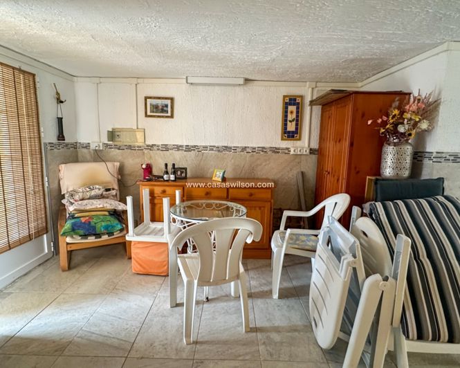 Image No.37-2 Bed Townhouse for sale