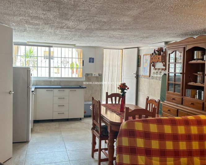 Image No.38-2 Bed Townhouse for sale