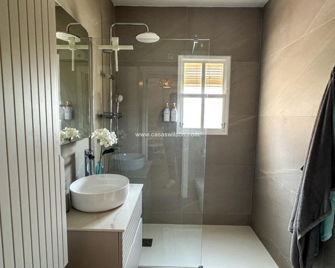 Image No.10-2 Bed Bungalow for sale