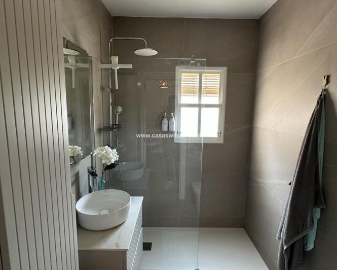 Image No.12-2 Bed Bungalow for sale