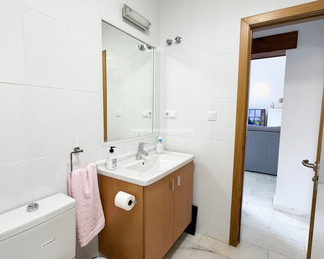 Image No.21-2 Bed Townhouse for sale