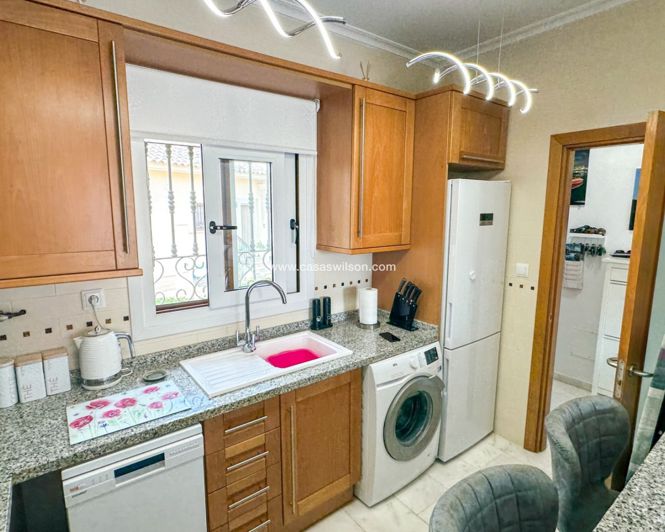 Image No.5-2 Bed Townhouse for sale