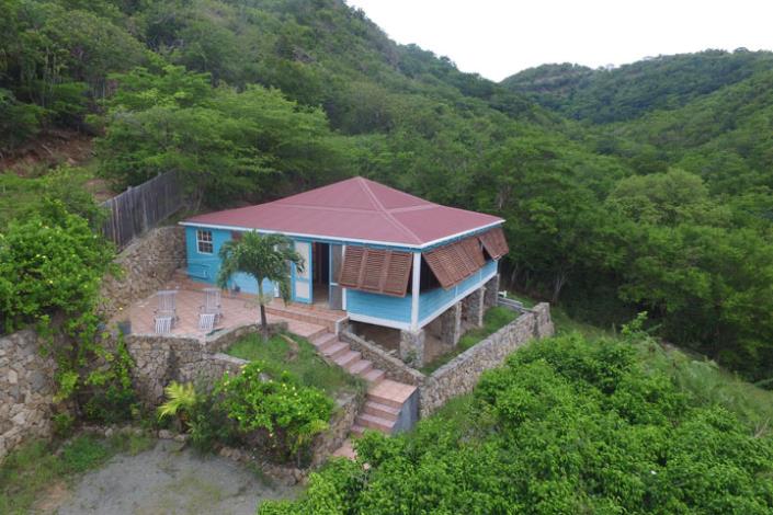 Image No.1-Chalet de 1 chambre à vendre à English Harbour Town