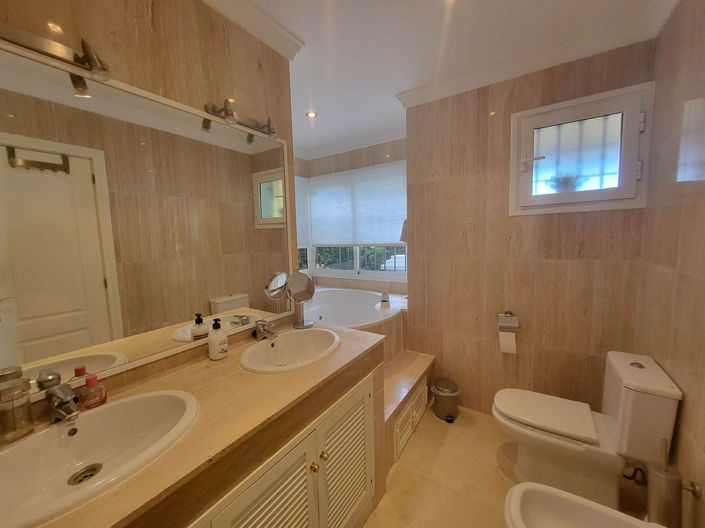 Image No.12-2 Bed Apartment for sale