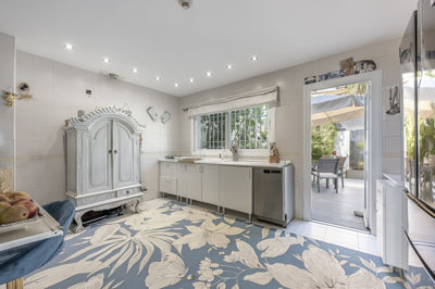 12-53013098fcab6c38b1379cd33298e050