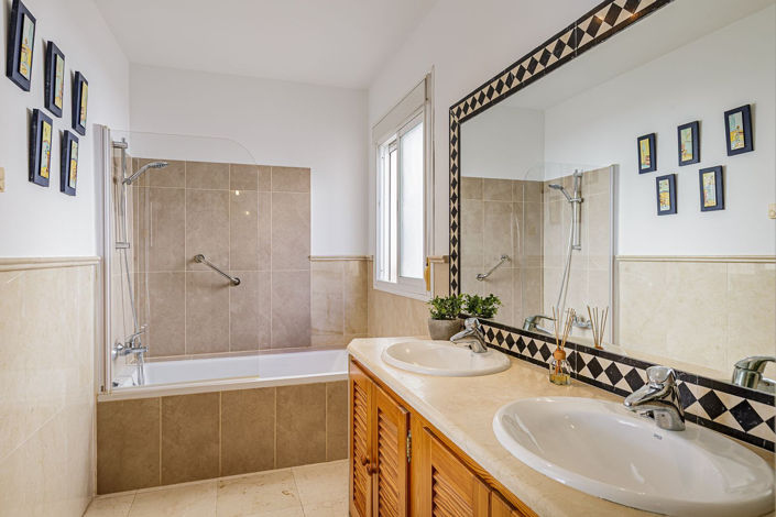 Image No.12-2 Bed Apartment for sale