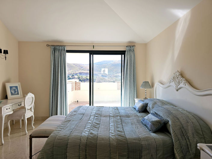 Image No.15-3 Bed Apartment for sale