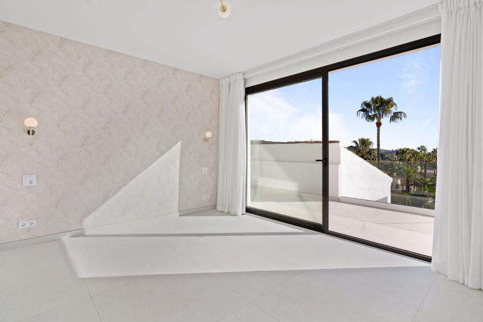 Image No.17-4 Bed Villa for sale