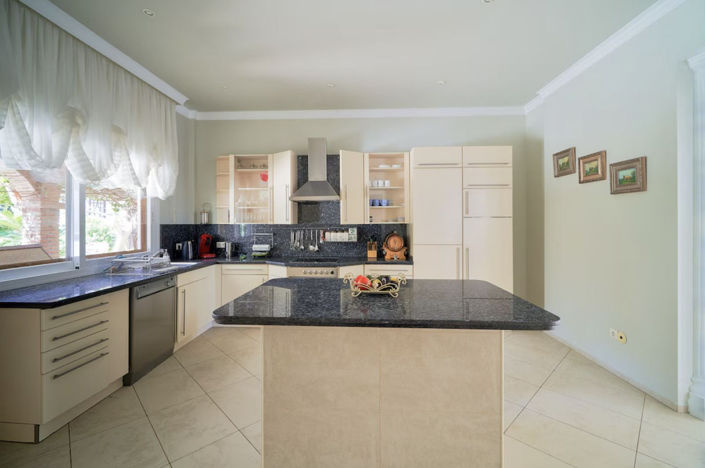 Image No.8-7 Bed Villa for sale