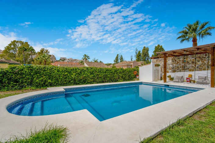 Image No.1-6 Bed Villa for sale