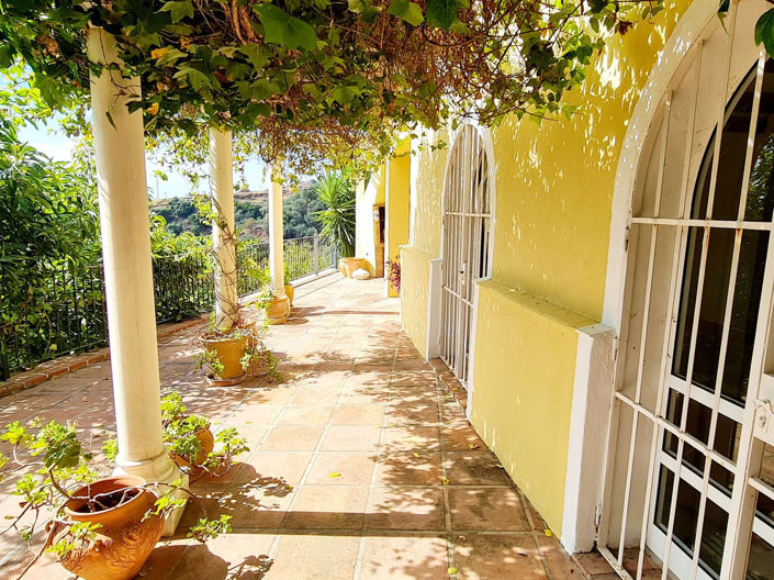 Image No.2-4 Bed Villa for sale