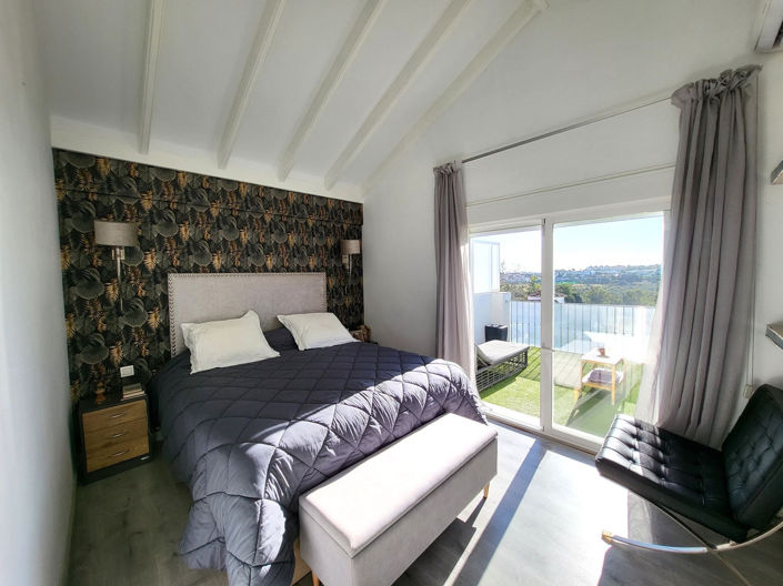 Image No.1-4 Bed Townhouse for sale