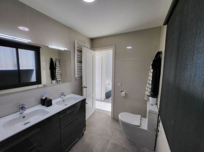 Image No.10-4 Bed Townhouse for sale