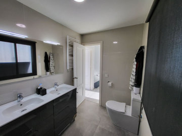 10-bb915d1cb19341576dcdc994b81ab9c5