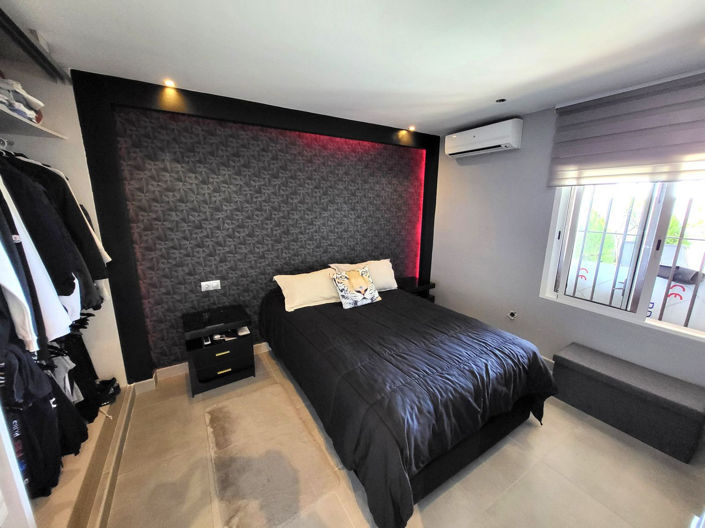 Image No.25-4 Bed Townhouse for sale