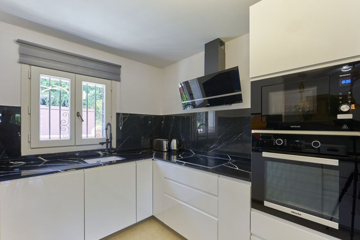 Image No.10-6 Bed Townhouse for sale