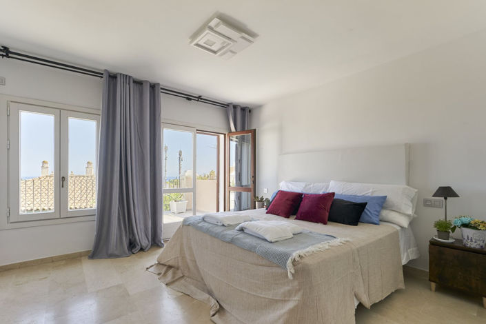 Image No.13-6 Bed Townhouse for sale