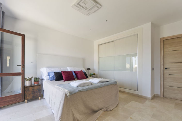 Image No.15-6 Bed Townhouse for sale