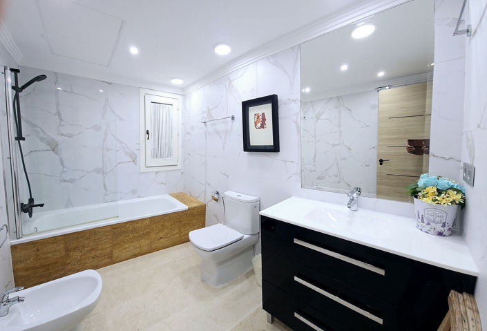 Image No.18-6 Bed Townhouse for sale