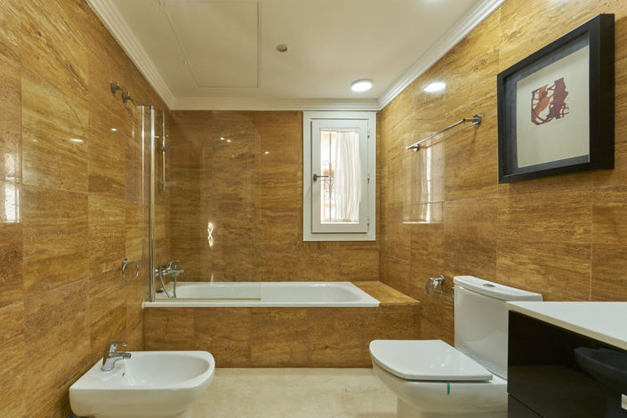 Image No.21-6 Bed Townhouse for sale