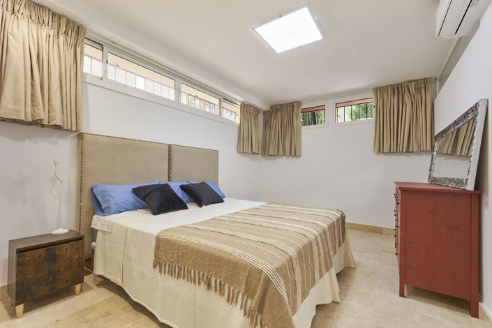 Image No.21-6 Bed Townhouse for sale