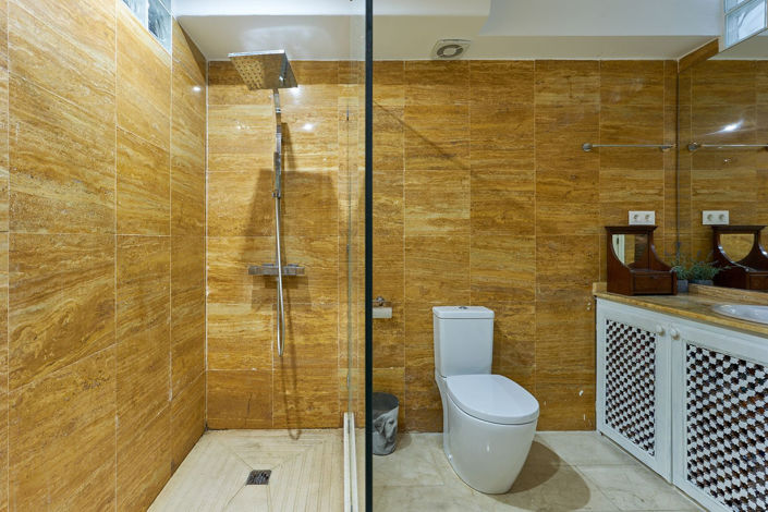 Image No.25-6 Bed Townhouse for sale