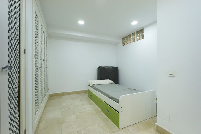 Image No.25-6 Bed Townhouse for sale