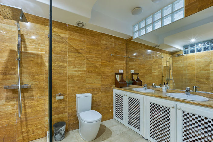 Image No.26-6 Bed Townhouse for sale