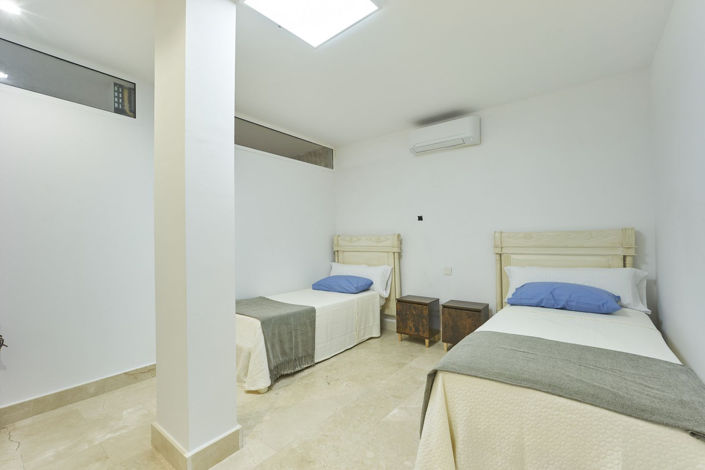 Image No.30-6 Bed Townhouse for sale