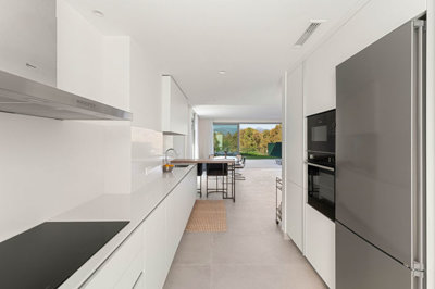 10-bb915d1cb19341576dcdc994b81ab9c5