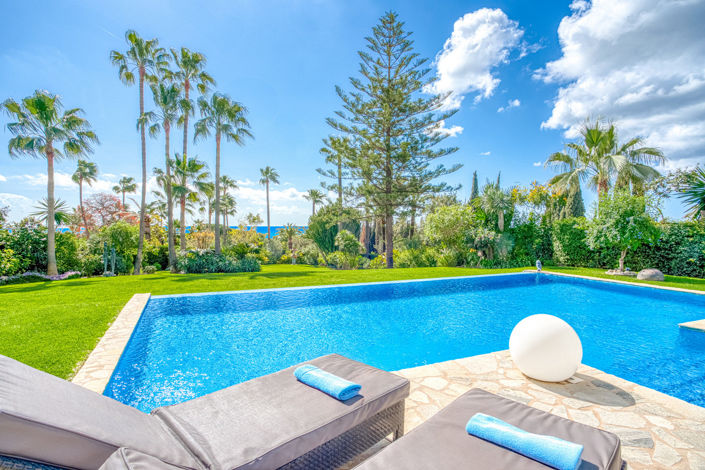 Image No.1-4 Bed Villa for sale