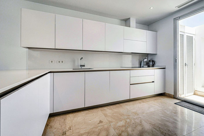 Image No.19-4 Bed Townhouse for sale