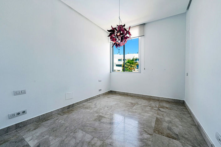 Image No.28-4 Bed Townhouse for sale