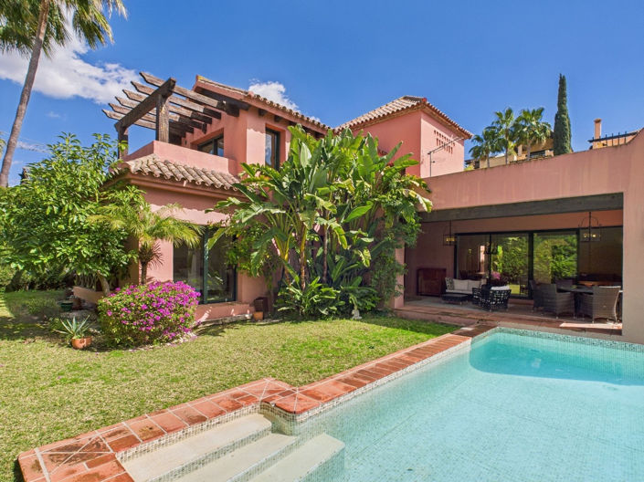Image No.1-Villa de 4 chambres à vendre à Estepona