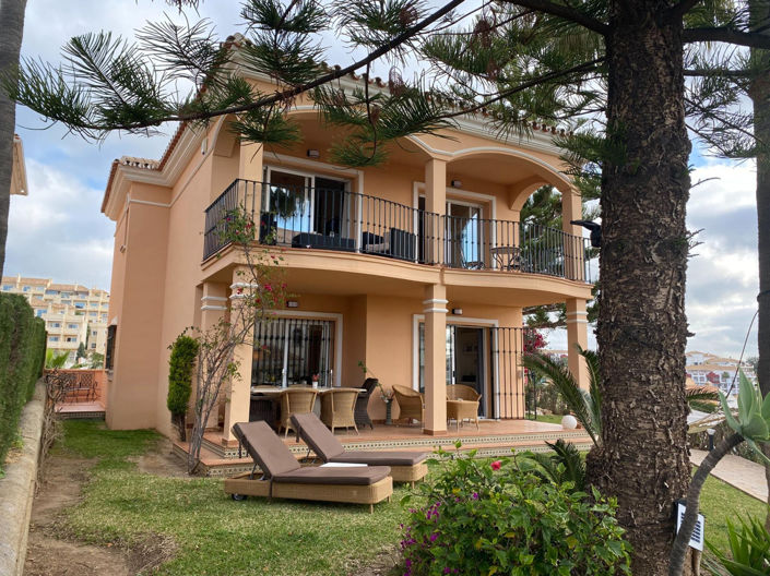 Image No.1-5 Bed Villa for sale
