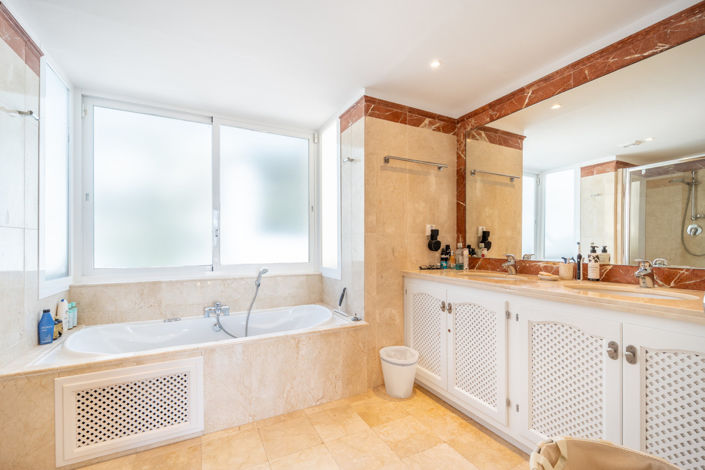 Image No.9-4 Bed Villa for sale