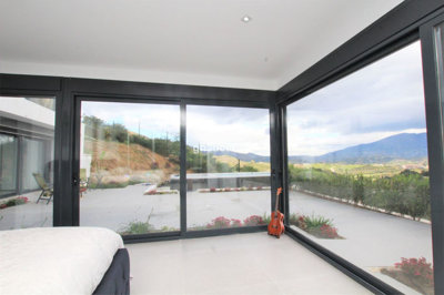 10-bb915d1cb19341576dcdc994b81ab9c5