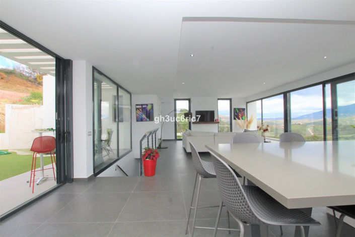 Image No.3-Villa de 4 chambres à vendre à La Cala De Mijas