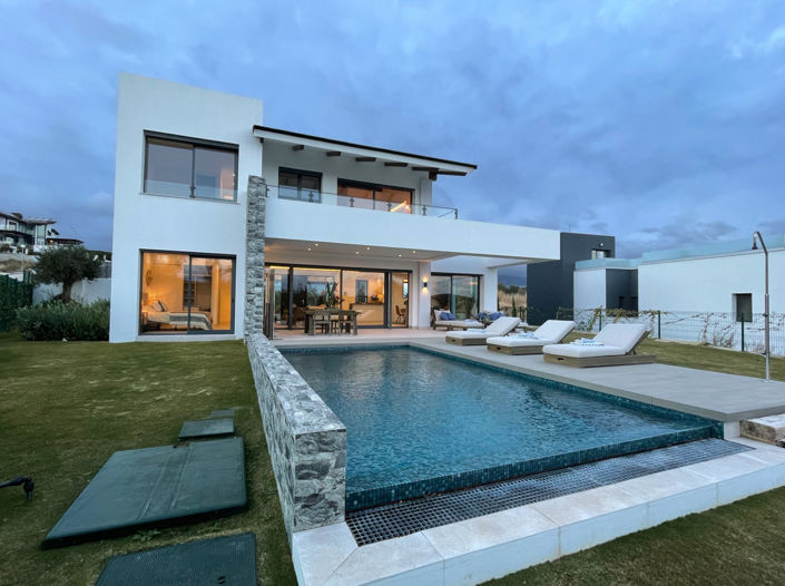 Image No.1-4 Bed Villa for sale