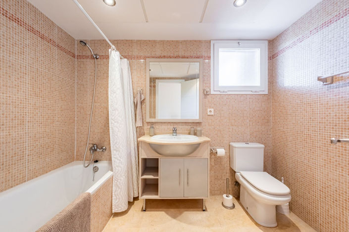 Image No.17-4 Bed Apartment for sale