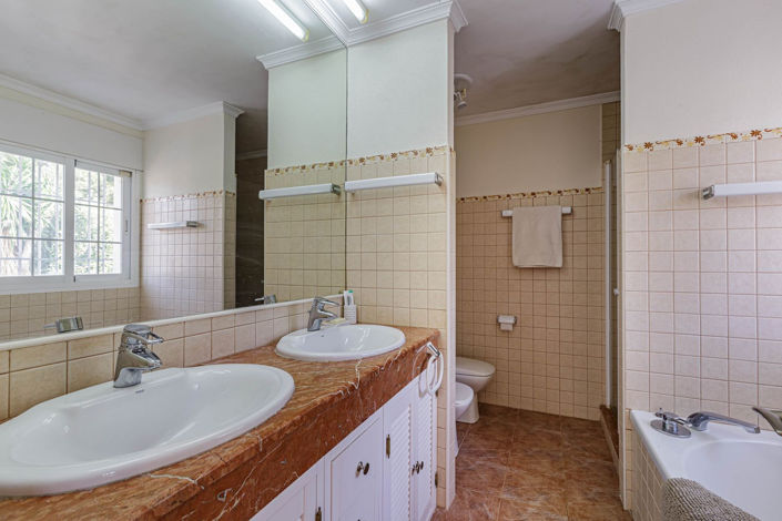 Image No.14-5 Bed Villa for sale