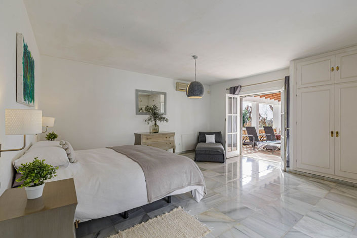 Image No.15-5 Bed Villa for sale