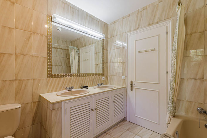 Image No.18-5 Bed Villa for sale